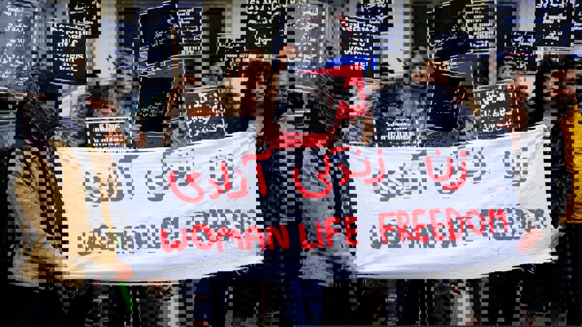 "تمييز وقيود".. نساء إيرانيات يتحدثن لـ"إرم نيوز" عن واقعهن 