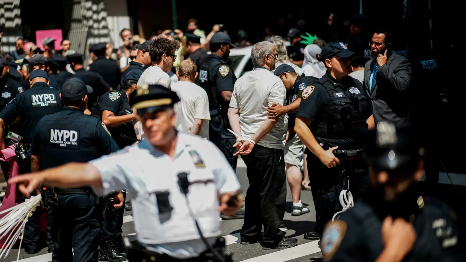 حلول ترامب الأمنية تعمق الجدل حول "أزمة المهاجرين"