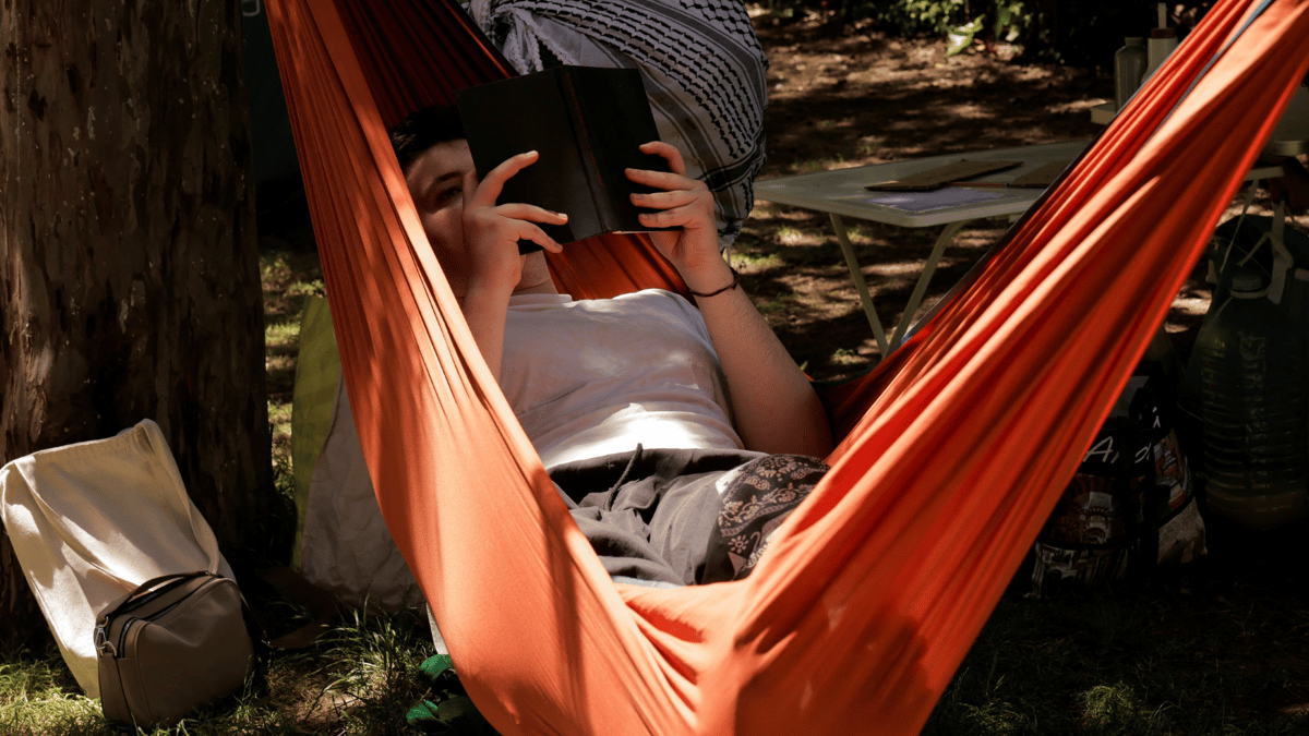 دراسة: الأشخاص الذين يقرؤون الكتب الخيالية يتمتعون بمهارات إدراكية أفضل