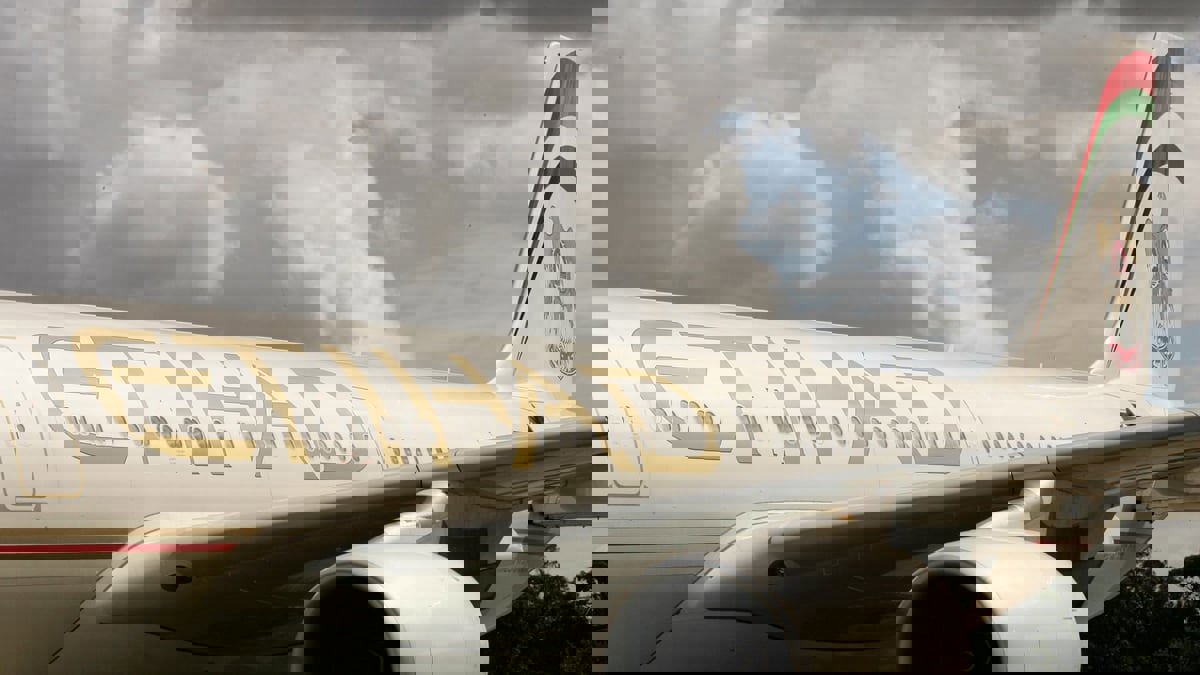 أبوظبي.. نقل ملكية الاتحاد للطيران إلى شركة "القابضة"