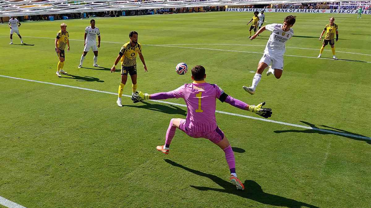 مهاجم ريال مدريد يوجه رسالة نارية إلى باريس سان جيرمان