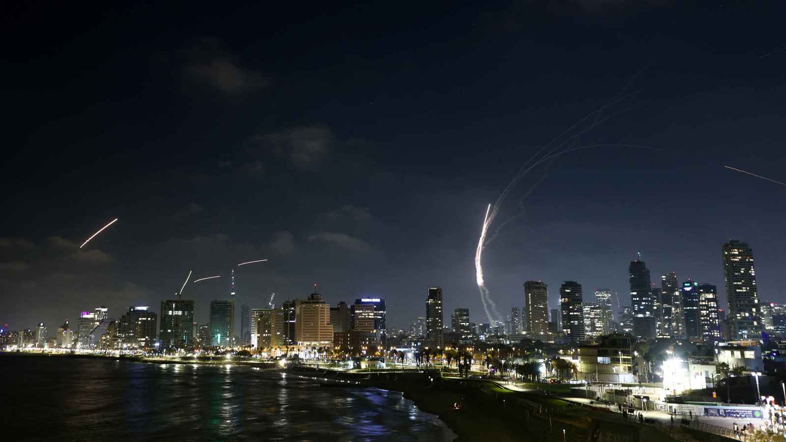 "الغارديان": التصعيد بين إسرائيل وإيران لن ينتهي سريعًا