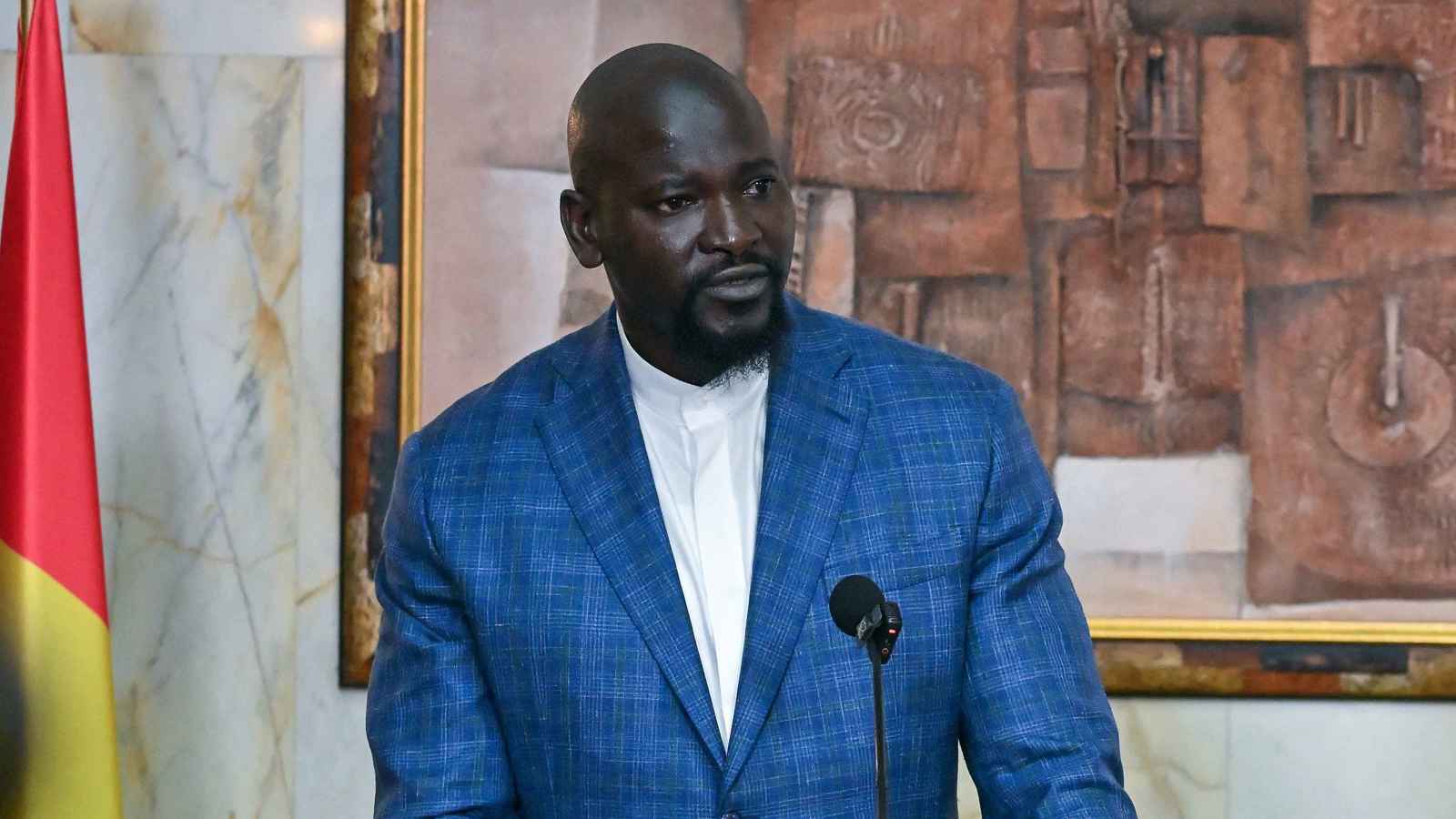 بعد تمرير الدستور.. هل يكرّس دومبويا حكمه في غينيا؟