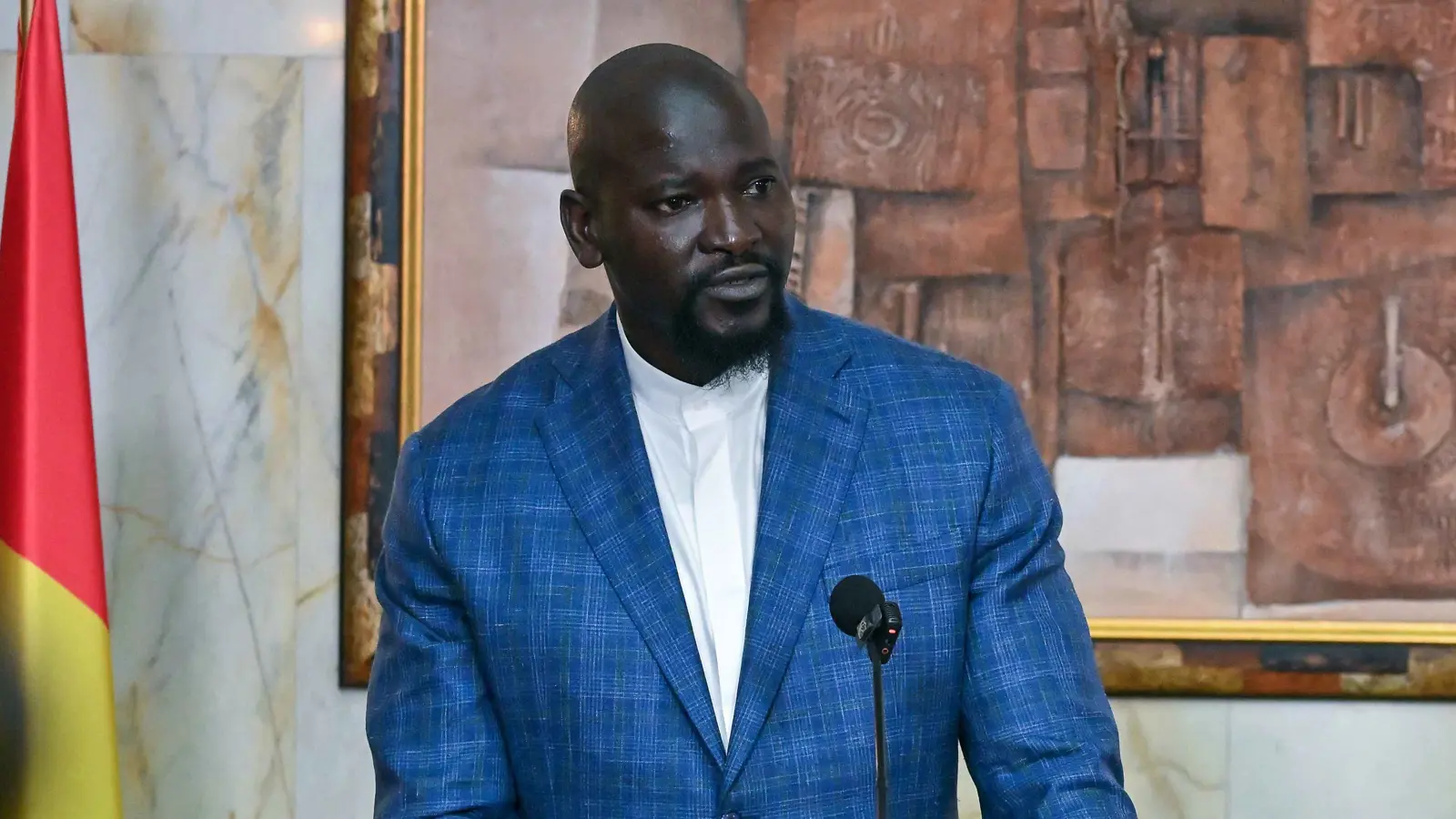 بعد تمرير الدستور.. هل يكرّس دومبويا حكمه في غينيا؟