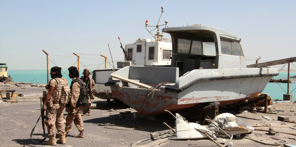 مسؤول يمني: الحوثيون نهبوا 63 باخرة و550 قافلة إغاثة في ميناء الحديدة