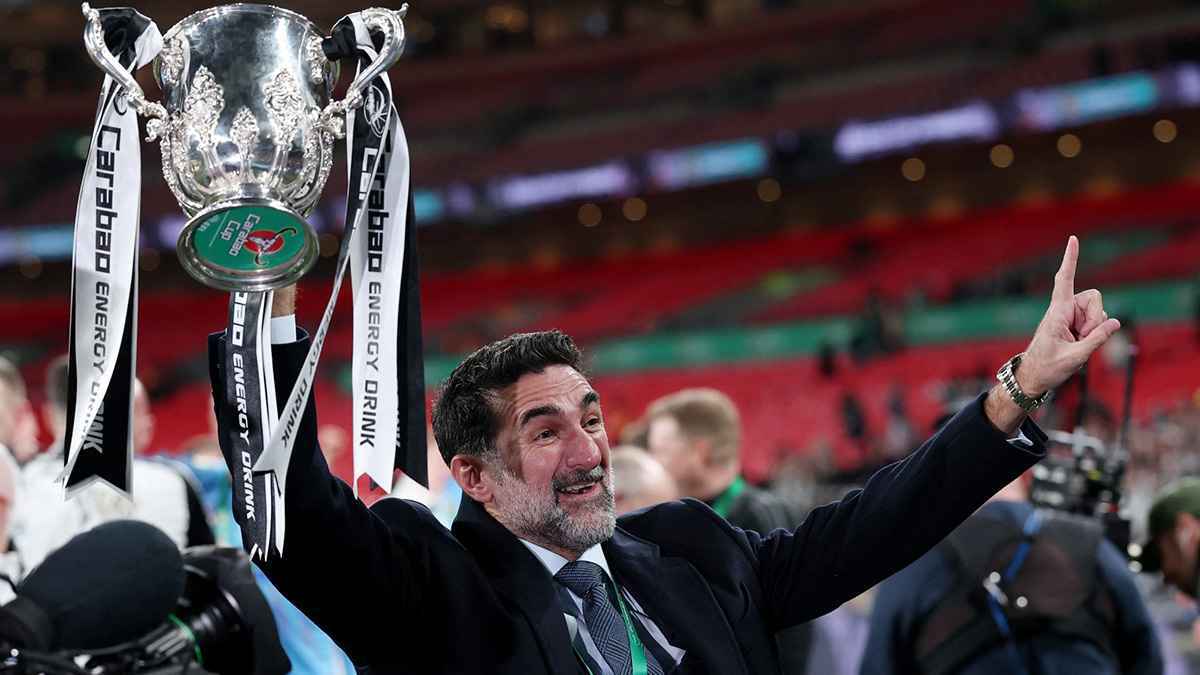 من هو السعودي الذي قاد نيوكاسل لضرب ليفربول وصعود منصة التتويج؟