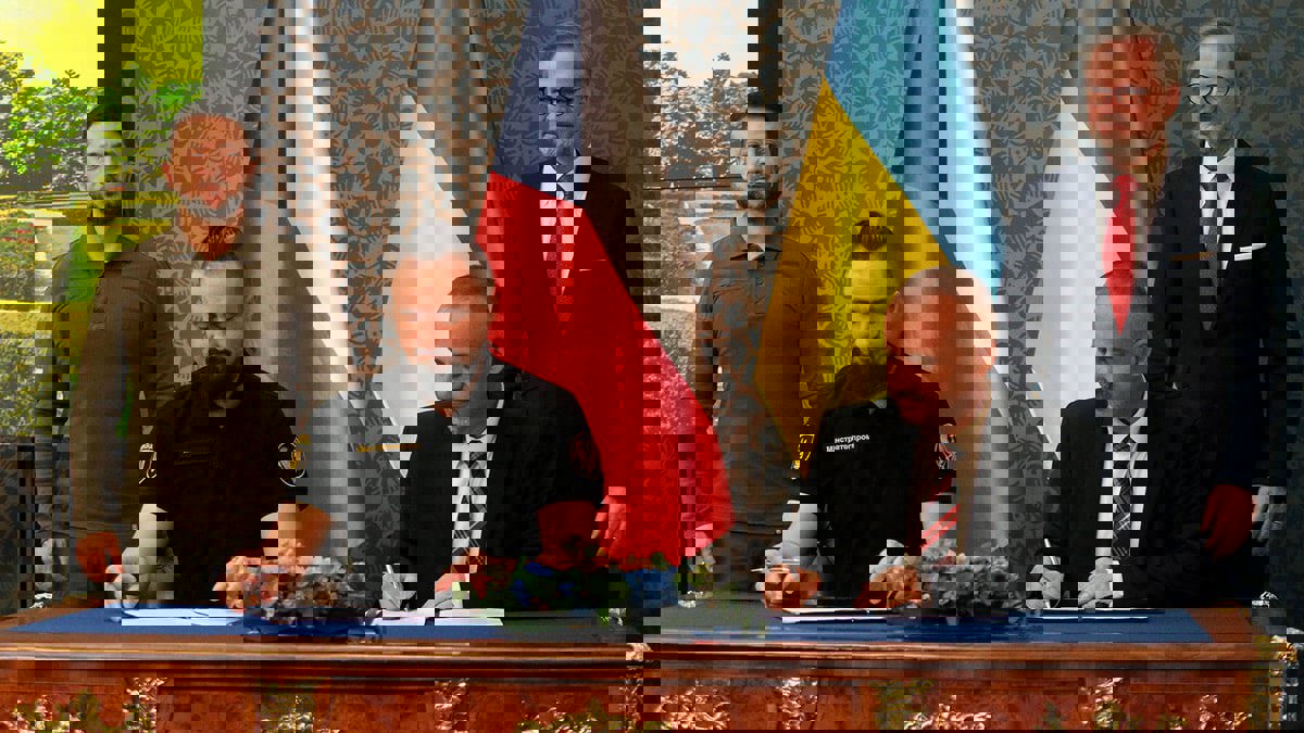 تشيكيا تعتزم تزويد أوكرانيا بمروحيات مقاتلة 