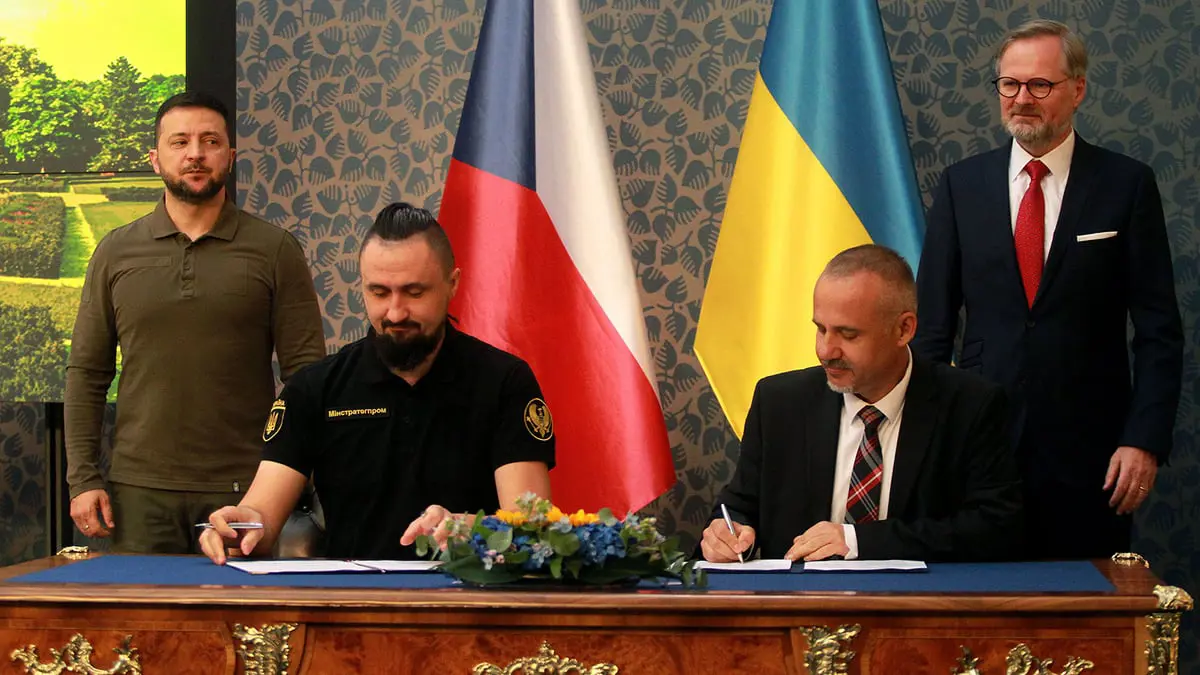 تشيكيا تعتزم تزويد أوكرانيا بمروحيات مقاتلة 