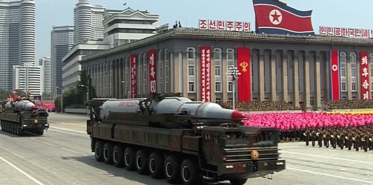 هل تشتري إيران صواريخ نووية من كوريا الشمالية بـ"أموال" أمريكية؟