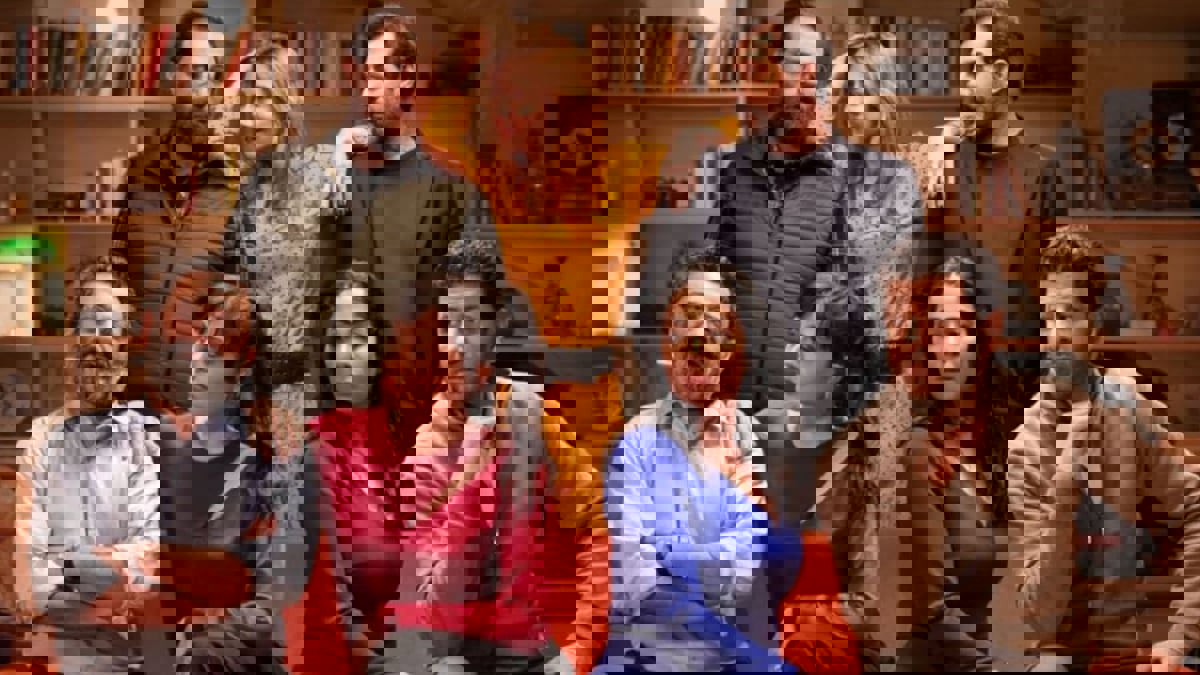 "الموبايل" بطل فيلم "أصحاب ولا أعز".. والحوار كومبارس