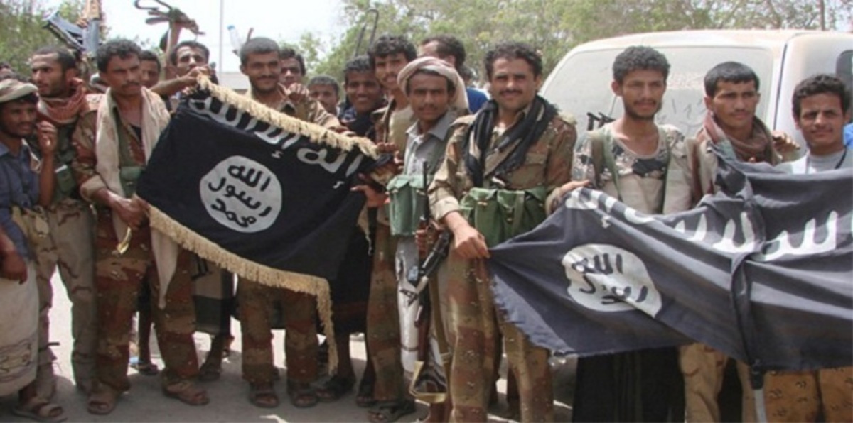 القاعدة يهدم أضرحة لجماعة الصوفية بحضرموت