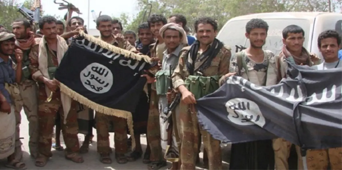 القاعدة يهدم أضرحة لجماعة الصوفية بحضرموت