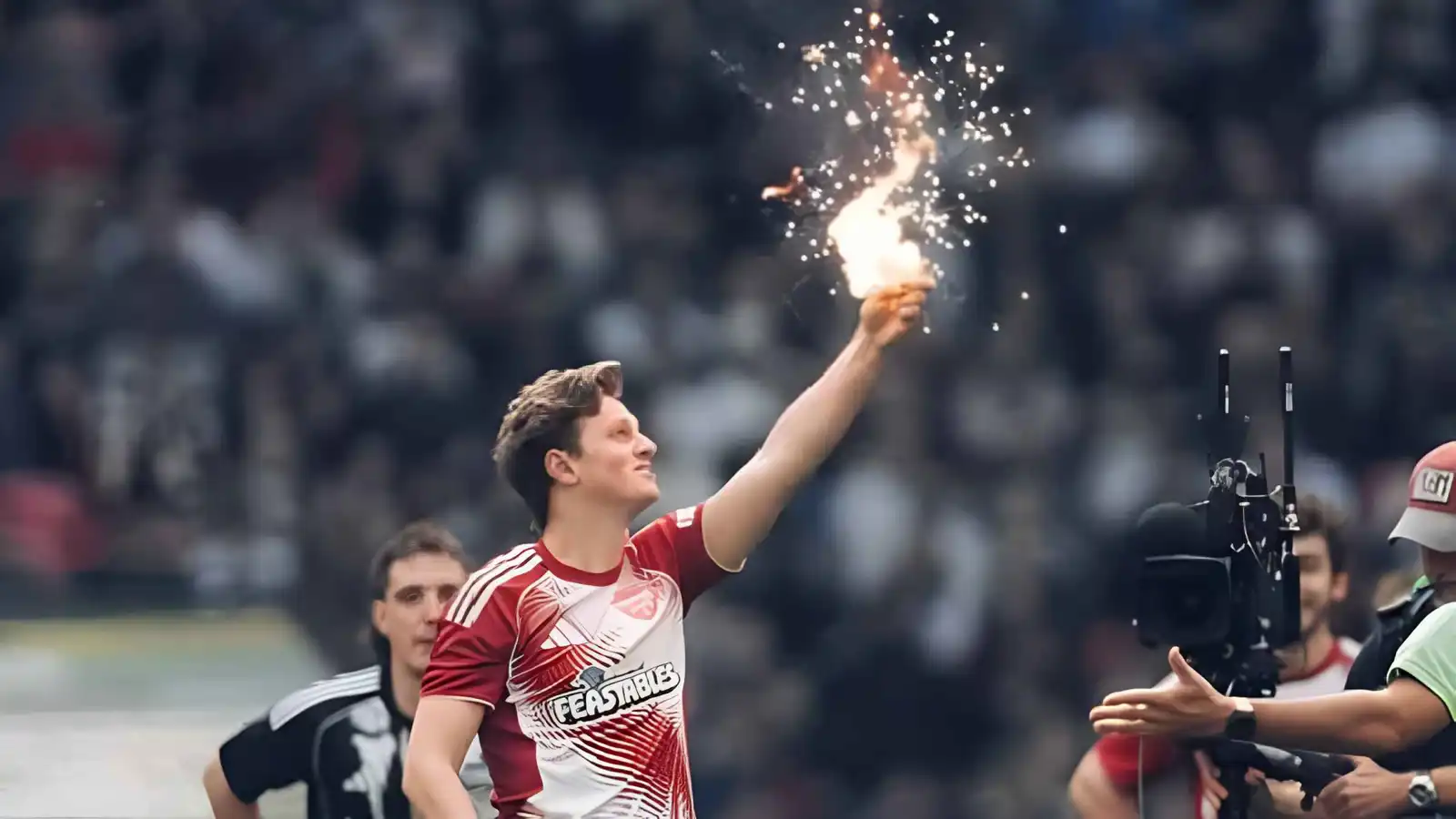 "أشعل النار في البطاقة الصفراء".. صانع محتوى يتحدى كلاتينبرغ بتصرف مثير (فيديو)