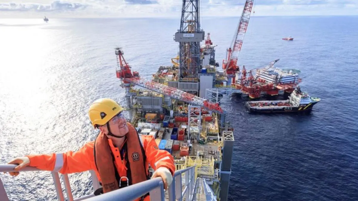 توترات الشرق الأوسط تدعم برنت قرب 70 دولارًا هذا العام