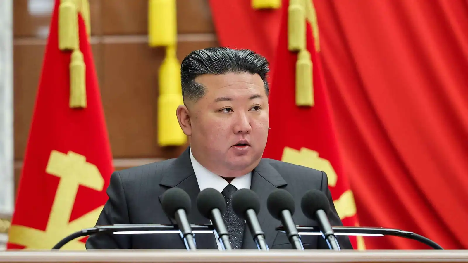 كيم والعقاب الدموي.. إعدام وتجنيد قسري لمن يتابع أعمالا فنية كورية جنوبية