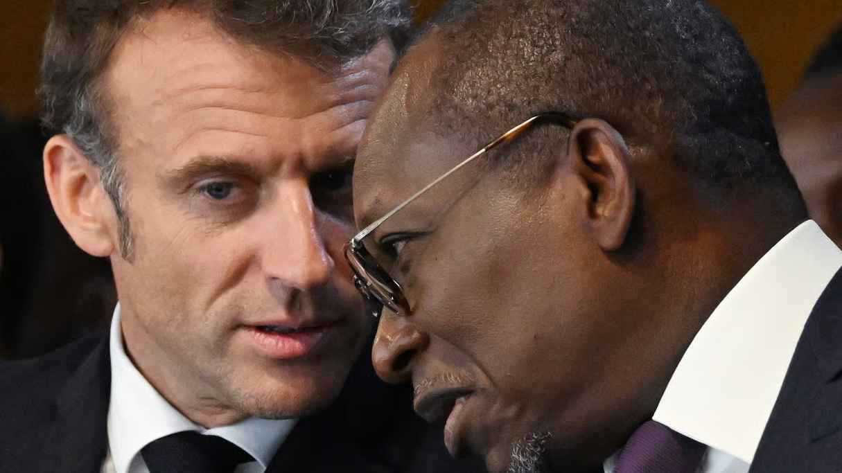 الانقلاب في بنين يكشف المستور.. هل عادت فرنسا لاعباً أمنياً في غرب أفريقيا؟