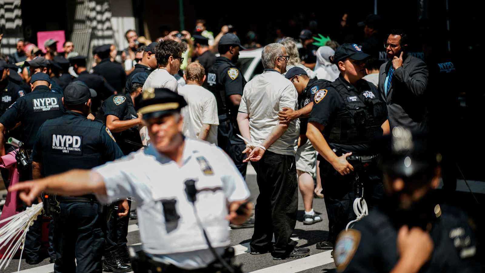 بالتزامن مع مقتل امرأة.. وفاة 4 مهاجرين في السجون الأمريكية خلال 10 أيام