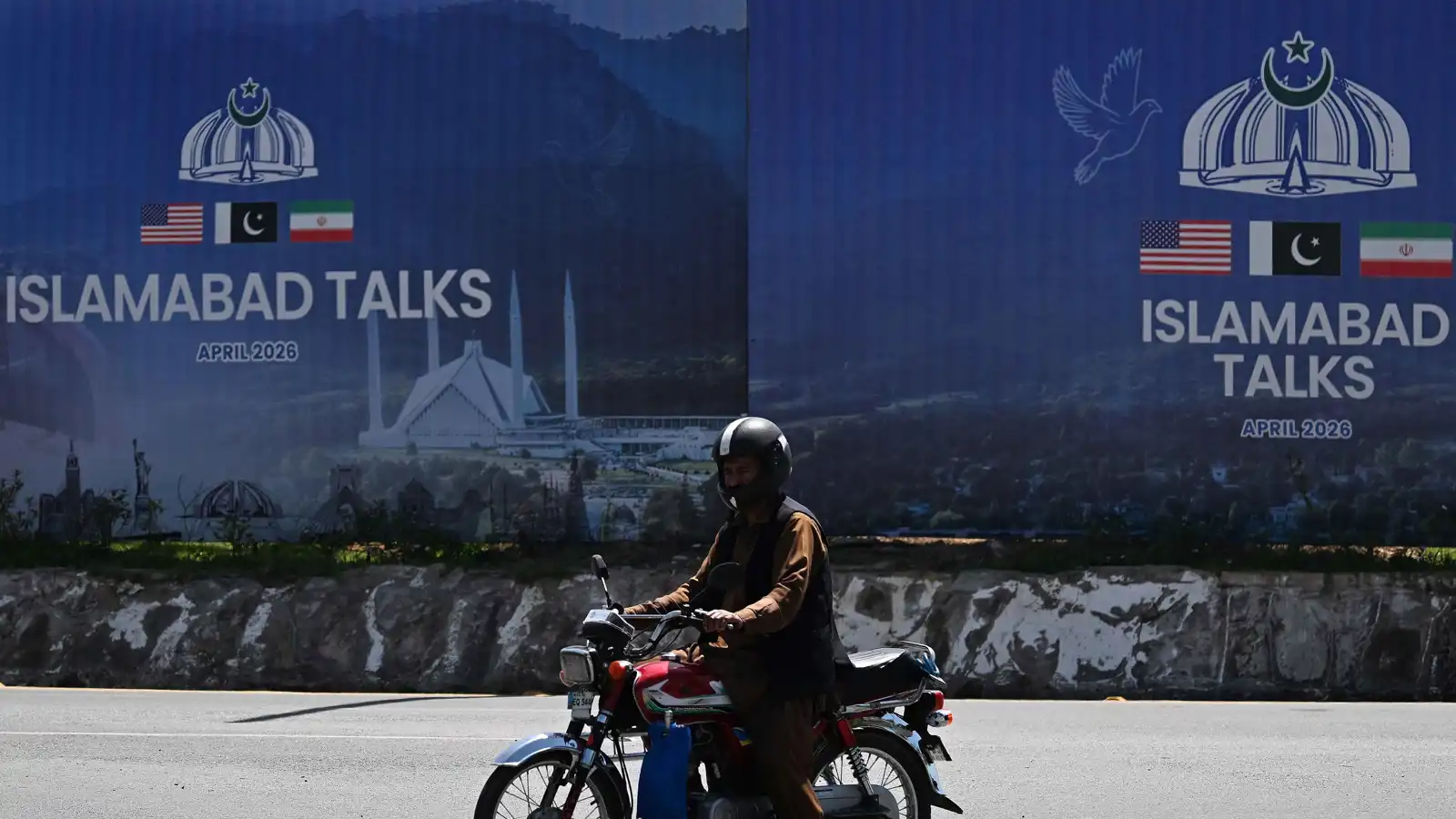 "سياسة الصمت".. موقف إيراني غامض من المفاوضات مع واشنطن