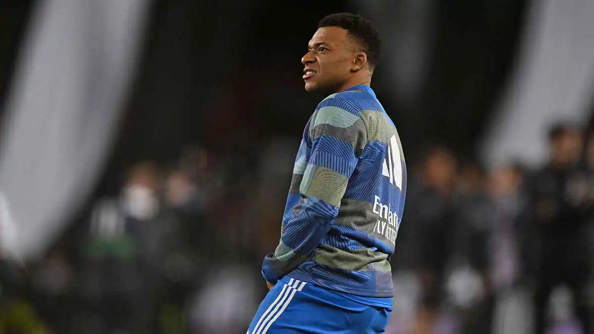 مبابي ينفعل على الحكم الرابع خلال مباراة ريال مدريد وفالنسيا (فيديو)