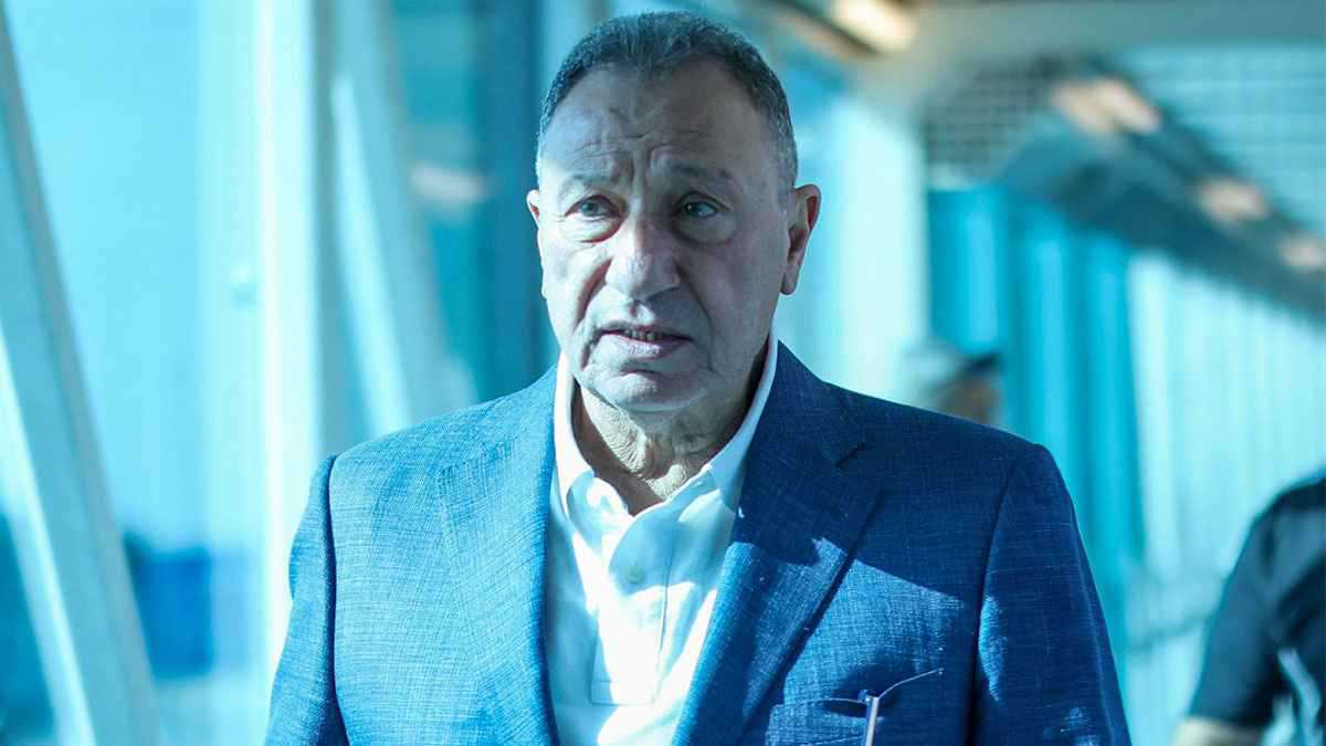 العلاقة الأغرب.. لماذا يرفض الخطيب رحيل نجم الأهلي "المنبوذ"؟