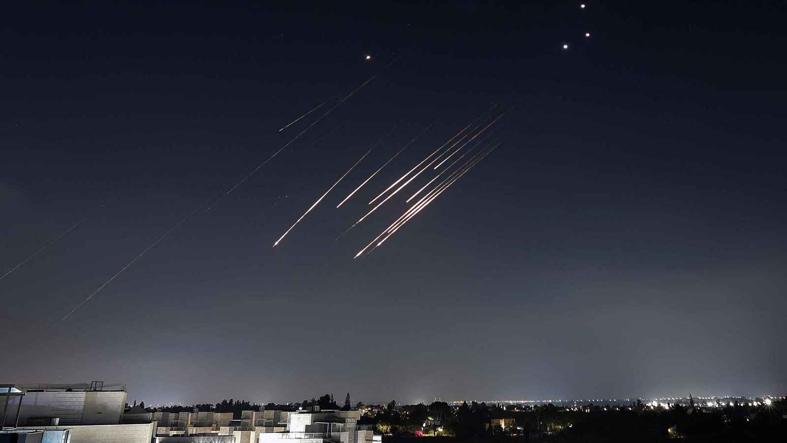 إسرائيل ترصد استعدادات إيرانية لإطلاق موجة جديدة من الصواريخ