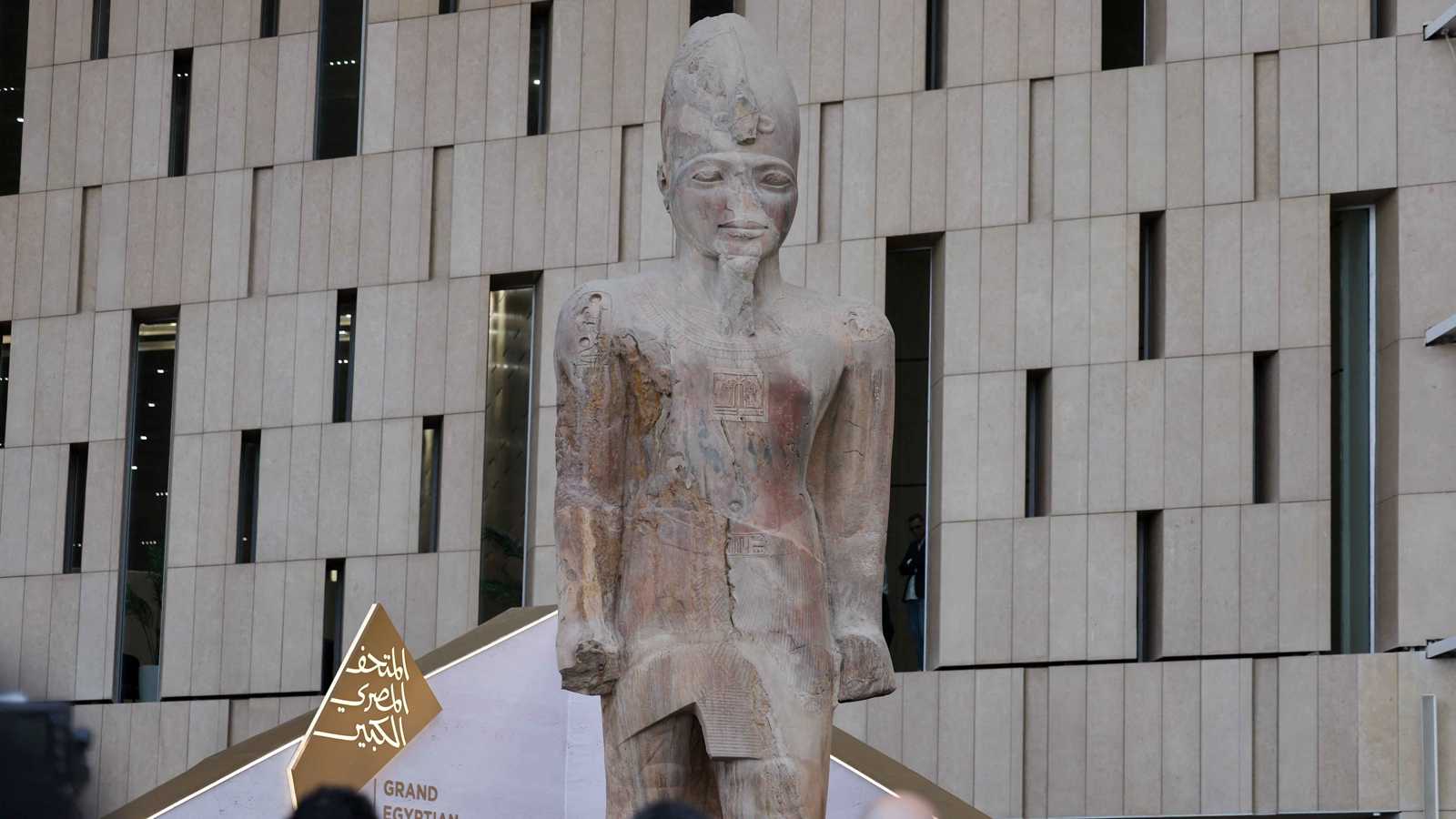 نجوم الفن يحتفلون بافتتاح المتحف المصري الكبير