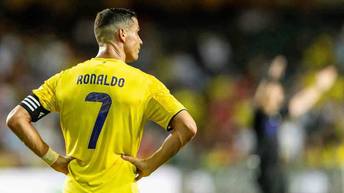 مفاجأة.. لماذا يبيع متجر الهلال منتجات كريستيانو رونالدو؟ (فيديو)