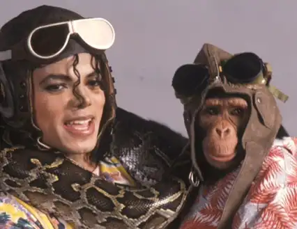 مايكل والقرد "بابلز"