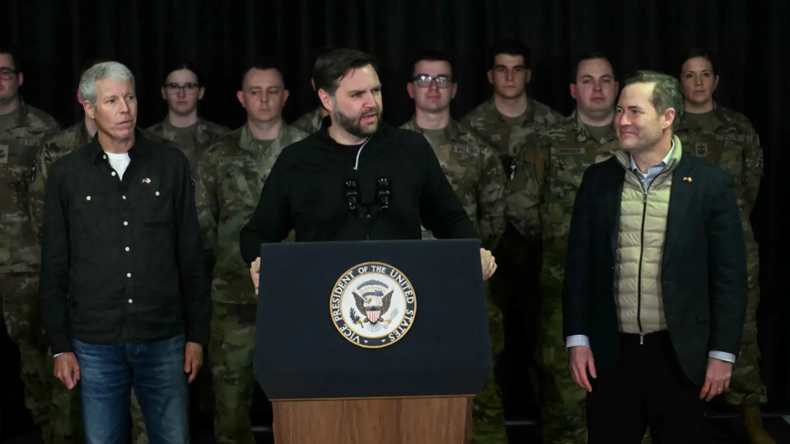 فانس ينتقد الدنمارك بسبب توغلات الصين وروسيا في غرينلاند