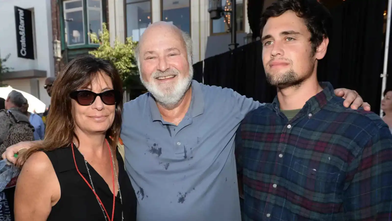 قبل ساعات من مقتلها.. سجين يتلقى رسالة من ميشيل راينر