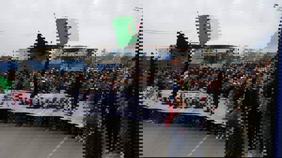 الجزائر.. احتجاجات معارضة لبوتفليقة تتحدى قانون حظر التظاهر (صور وفيديو)