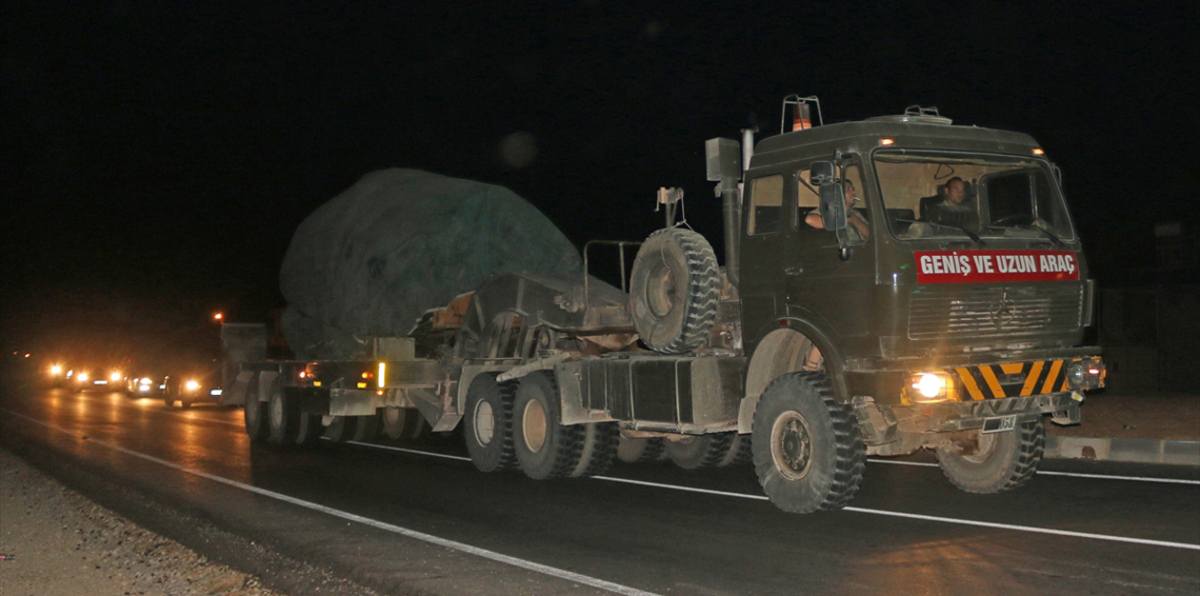 تركيا تدفع بتعزيزات عسكرية جديدة صوب الحدود مع سوريا