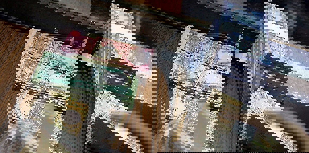 "فضيحة الفضائح".. غرق 7 مليارات دينار في خزائن أكبر بنك بالعراق