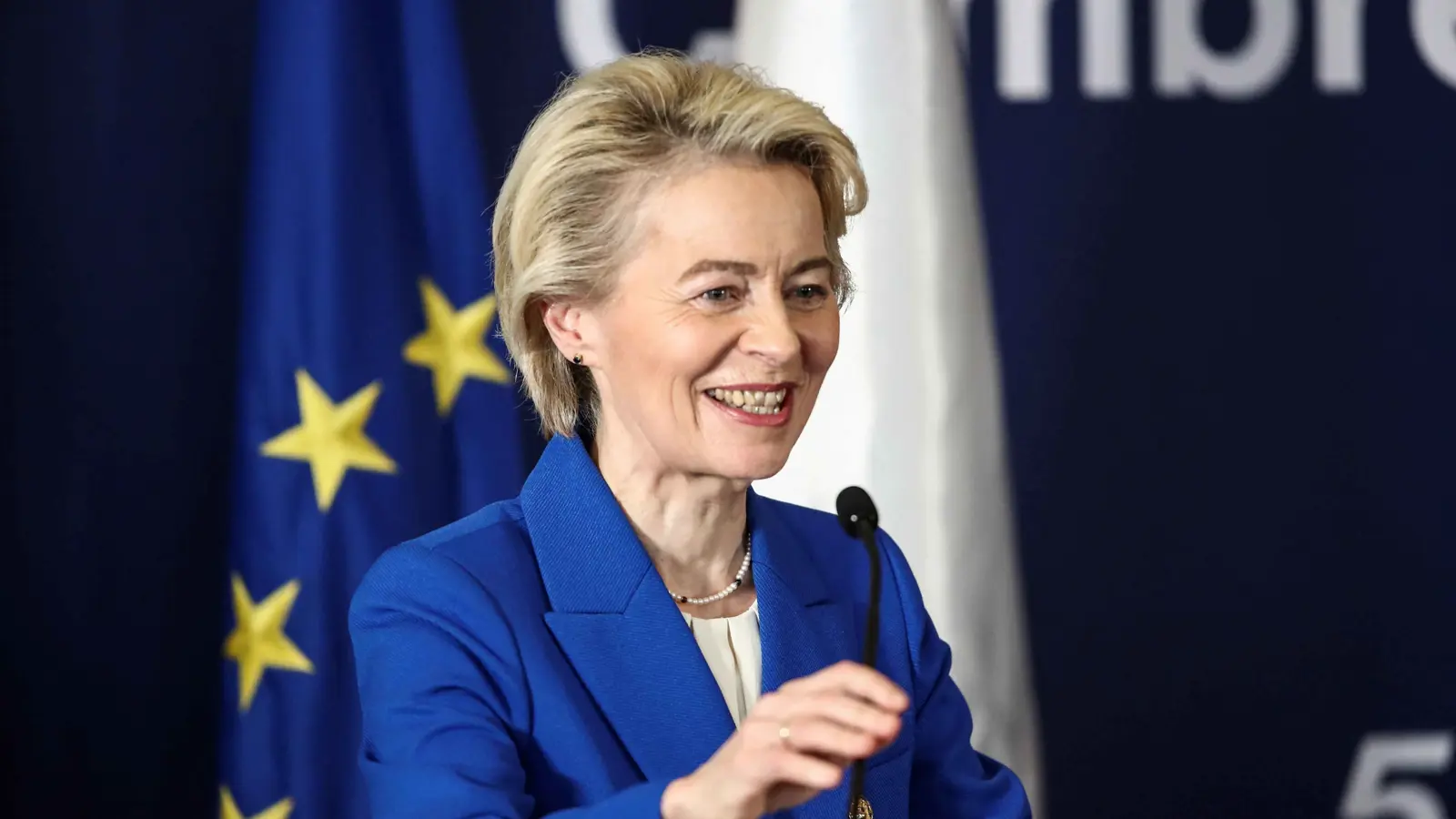 رئيسة المفوضية الأوروبية تلغي تنقلاتها بسبب التهاب رئوي حاد