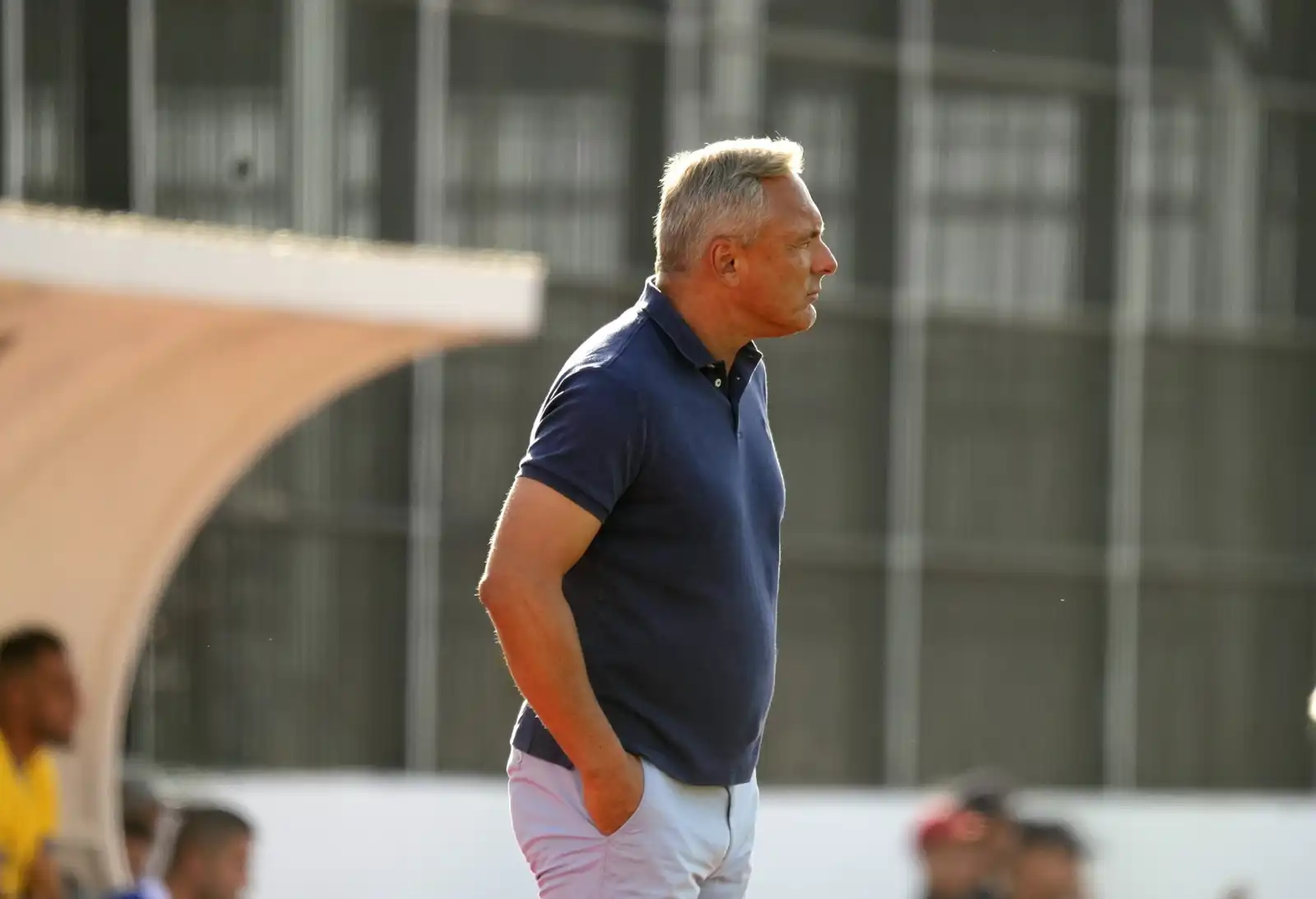 وفاق سطيف الجزائري ينهي رسميا مهام مدربه أنطوان هاي