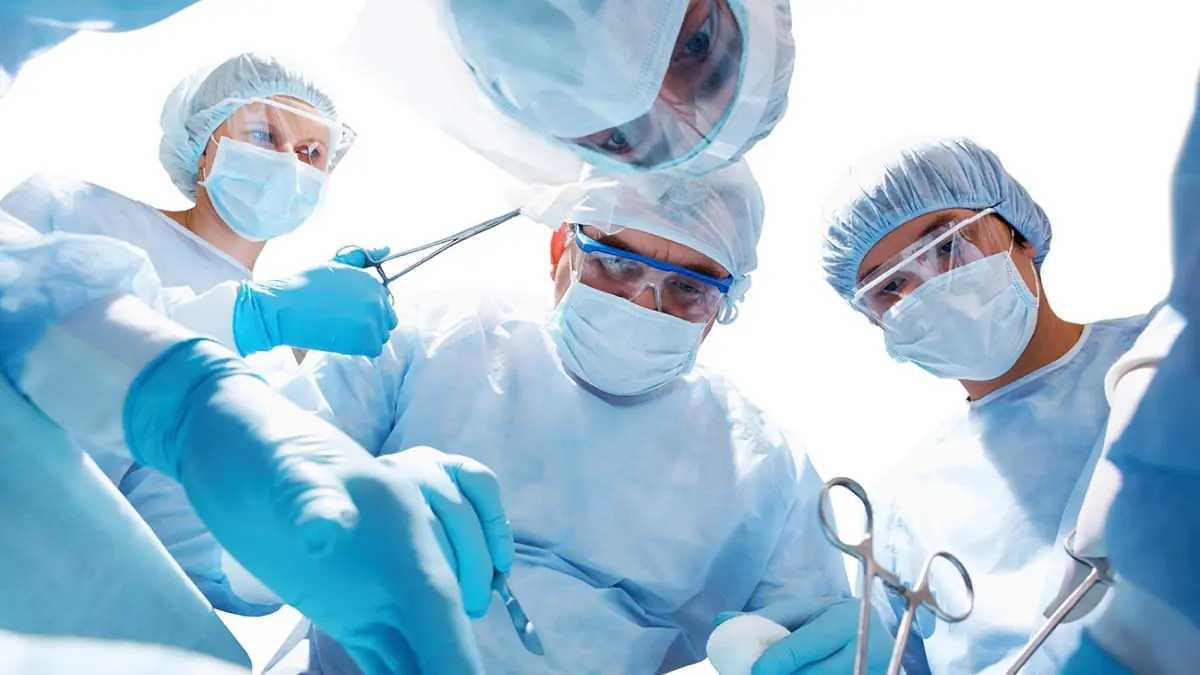 تعليق أكثر من مليوني عملية جراحية في بريطانيا وسط تفشي "كورونا"