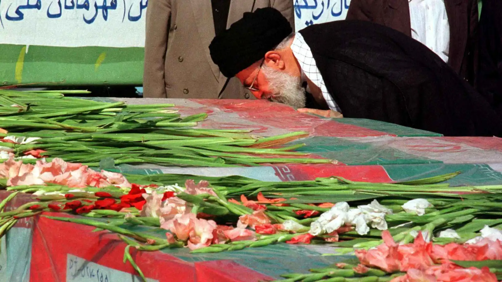 خامنئي ونجله في "بنك أهداف" أمريكي حال ضرب إيران.. وترامب يفضل التريث