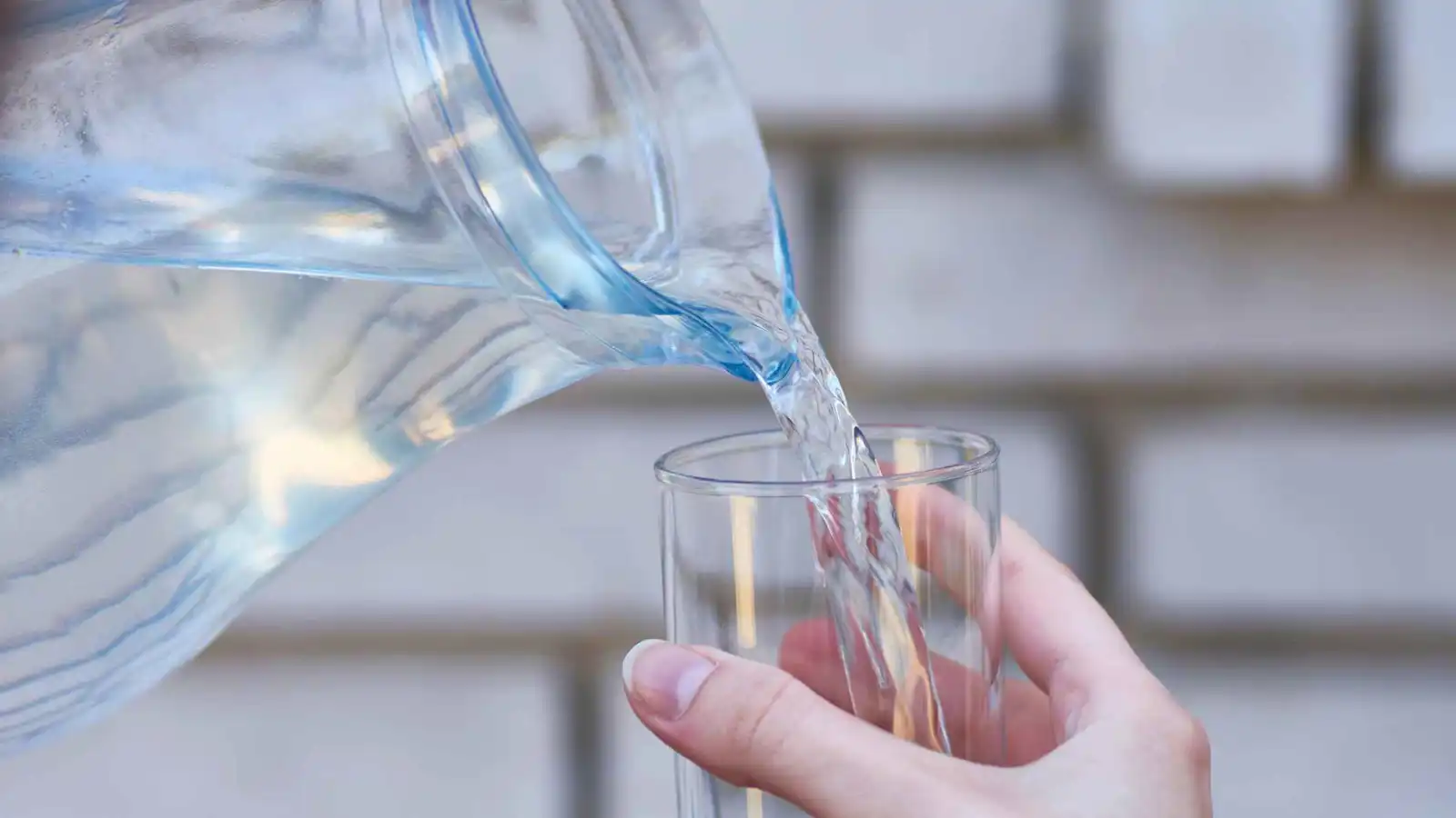 هل يزيد شرب الماء طاقتك حقًا؟