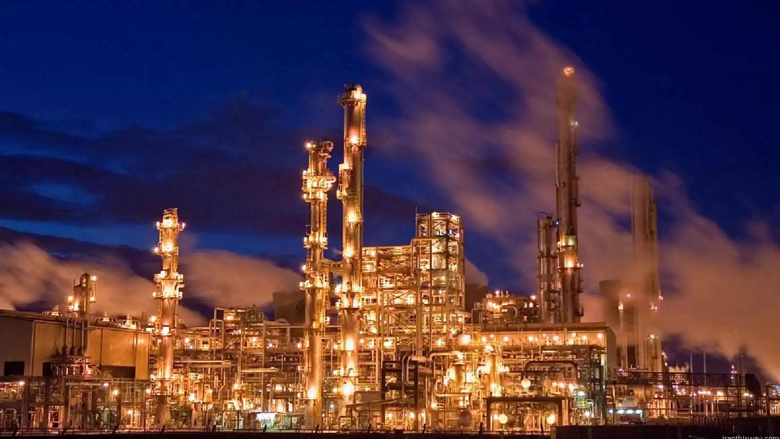 هجوم يستهدف منشأة بتروكيماوية تبريز غرب إيران