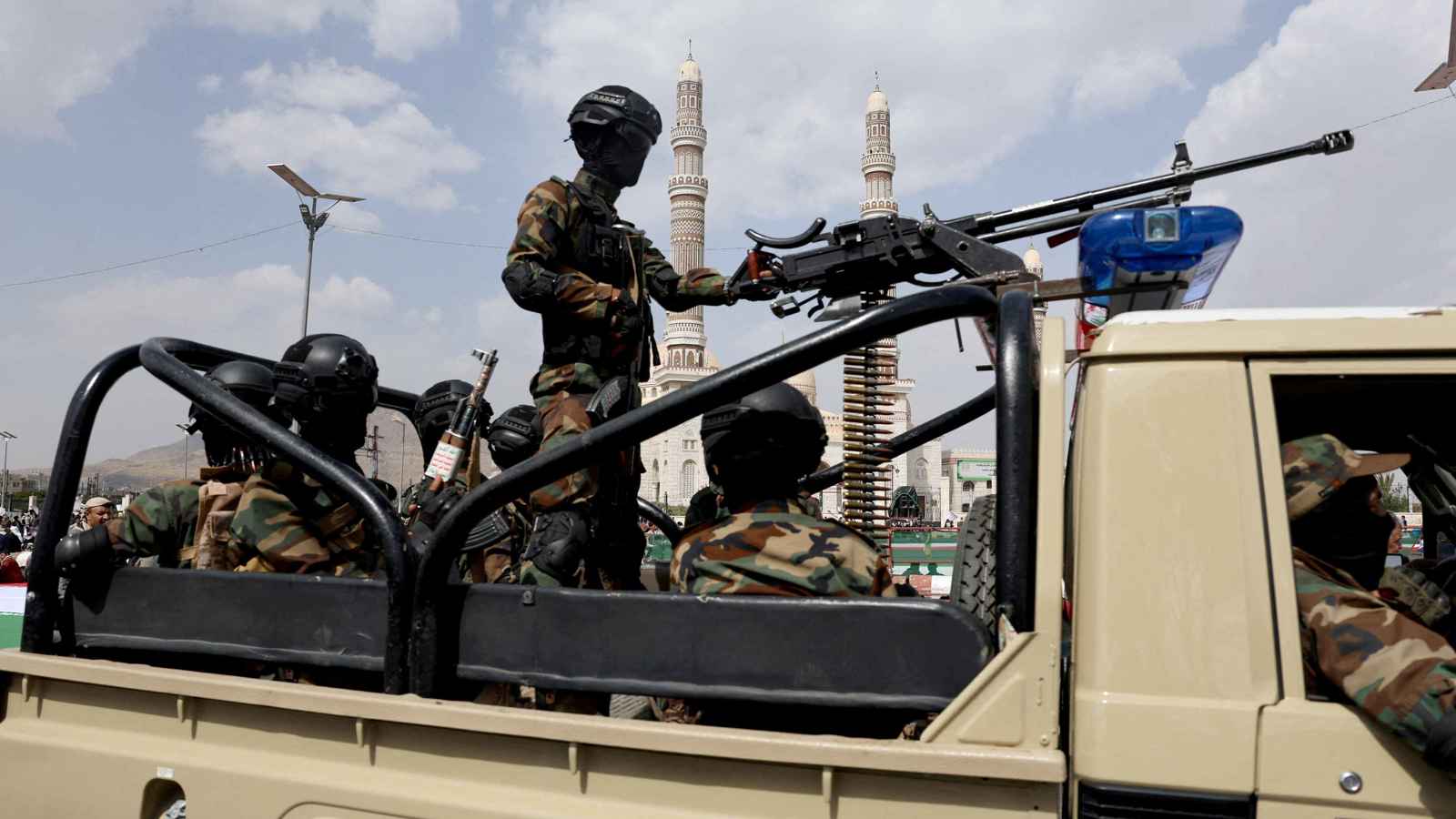 الحوثيون يفرضون حصارًا على حي سكني في محافظة البيضاء