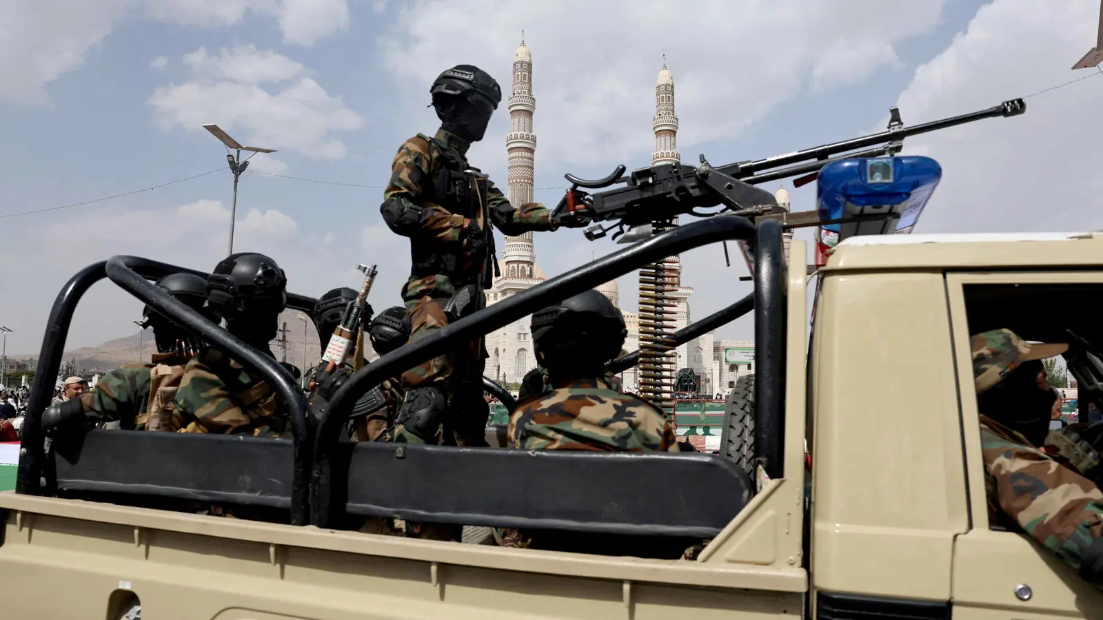 الحوثيون يفرضون حصارًا على حي سكني في محافظة البيضاء