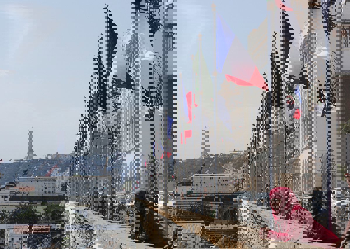 الجزائر تبحث إلغاء الدعم عن المواد الأساسية 