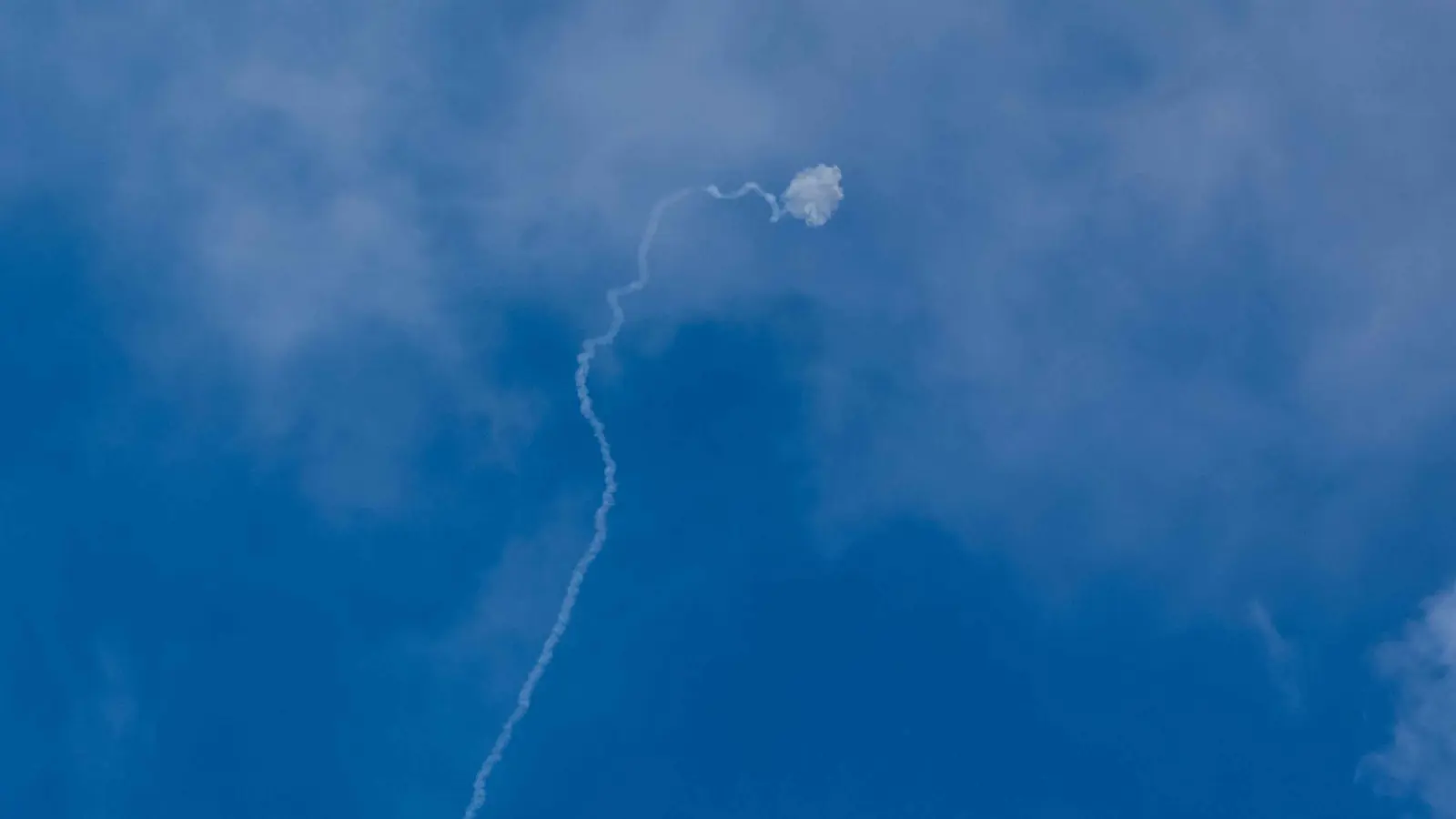 الجيش الإسرائيلي: اعتراض مسيّرة فوق الجليل وسقوط صاروخ في حيفا