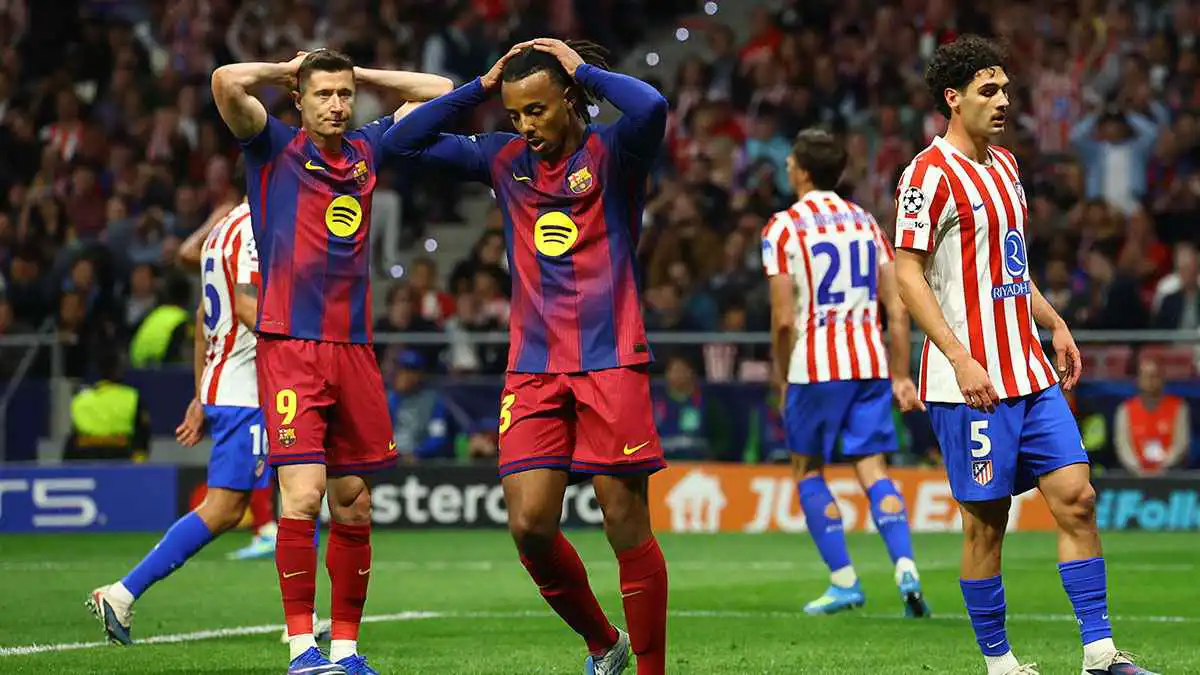 الأسوأ في تاريخنا.. أكثر لاعب أثار استياء جمهور برشلونة ضد أتلتيكو