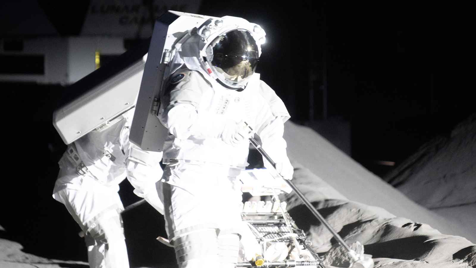 رائد فضاء يغادر المستشفى بعد عودته من محطة الفضاء الدولية