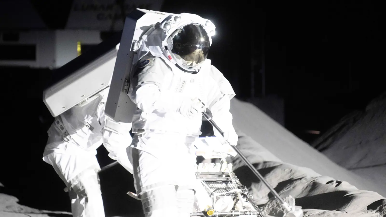 رائد فضاء يغادر المستشفى بعد عودته من محطة الفضاء الدولية