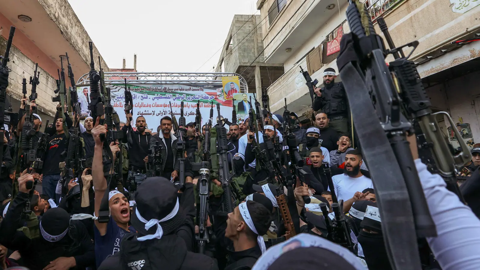 كتائب "شهداء الأقصى".. لاعب جديد في الضفة ينذر بتأجيج الصراع