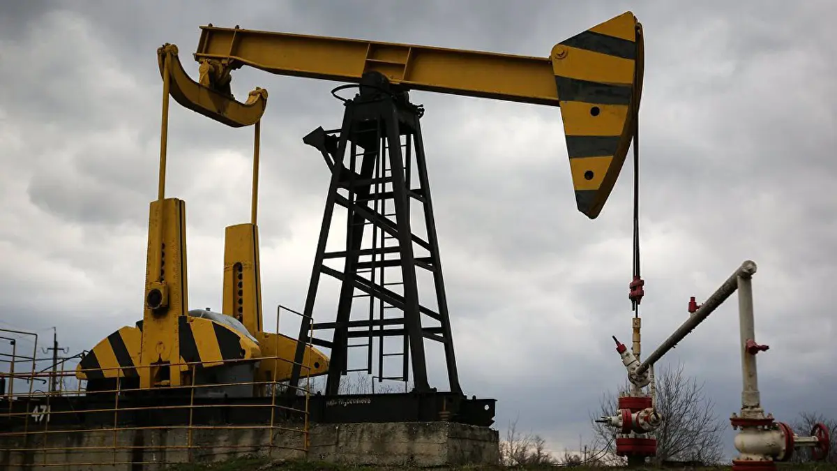 أسعار النفط تنخفض في ظل مخاوف بشأن تخمة الإمدادات