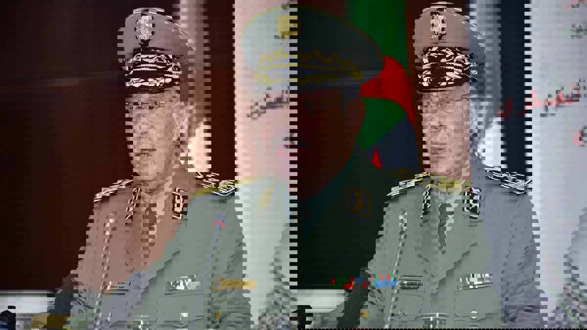 قائد الجيش الجزائري يتوعد الجنرال توفيق
