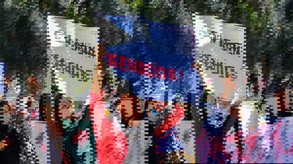 بعد مقتل 35 بتفجير في كابول.. أفغانيات يتظاهرن ضد "إبادة" الهزارة